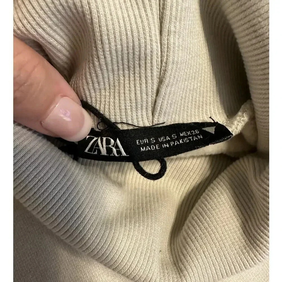 Zara Turtleneck Cropped Sweatshirt Pullover Size Small Cream Trendy Fall Neutral - Picture 3 of 5